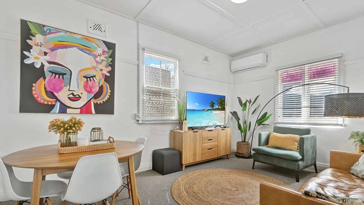 Bathurst Apartment | Dejorja Studio - CBD, Eclectic Retreat for 2