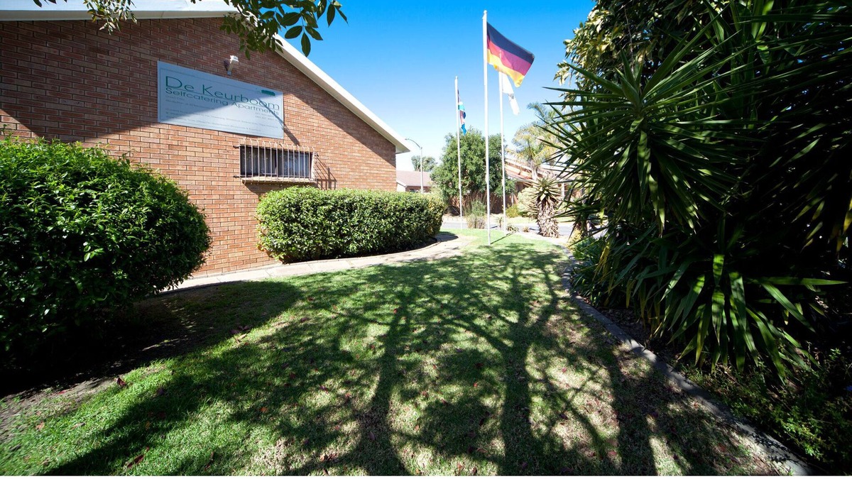Trawal House | DeKeurboom Guesthouses. (Helen's Cottage)