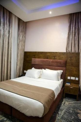 Ibafo Hotel | DEL HOTEL and SUITES