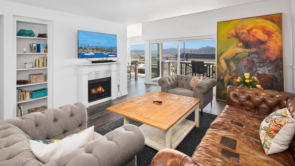 Solana Beach Condo | DEL MAR RETREAT & OCEAN VIEW! Walk to the beach!