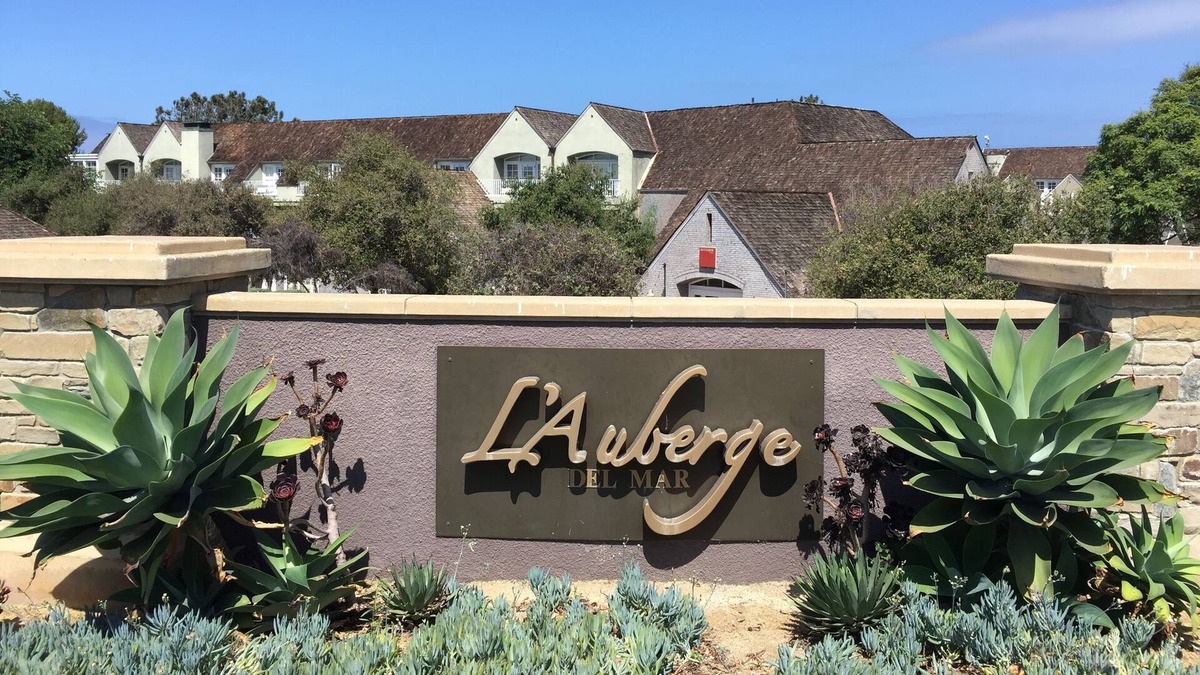 Del Mar Resort | Del Mar, where the Turf meets the Surf! Welcome to Villa L'Auberge