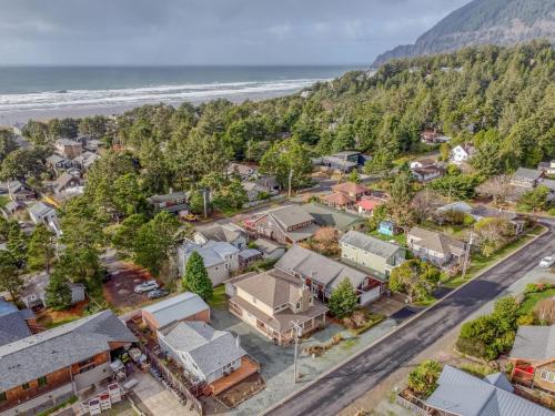 Manzanita House | Del Pine MCA 840 - Meredith Lodging