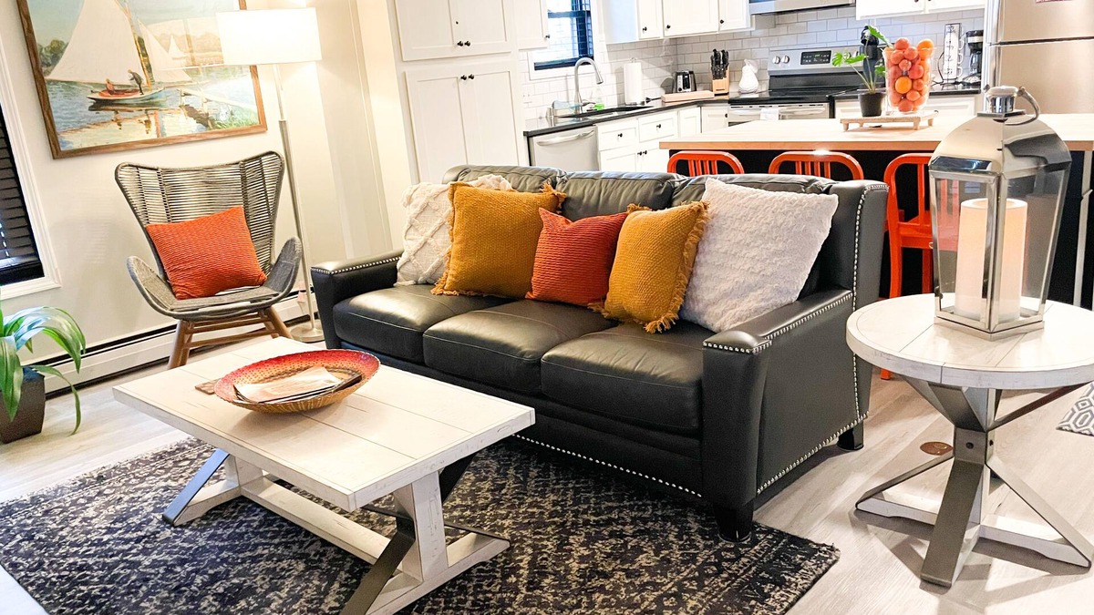 Delafield Apartment | Delafield Darling King Suite + Bonus Queen Downtown & Dreamy