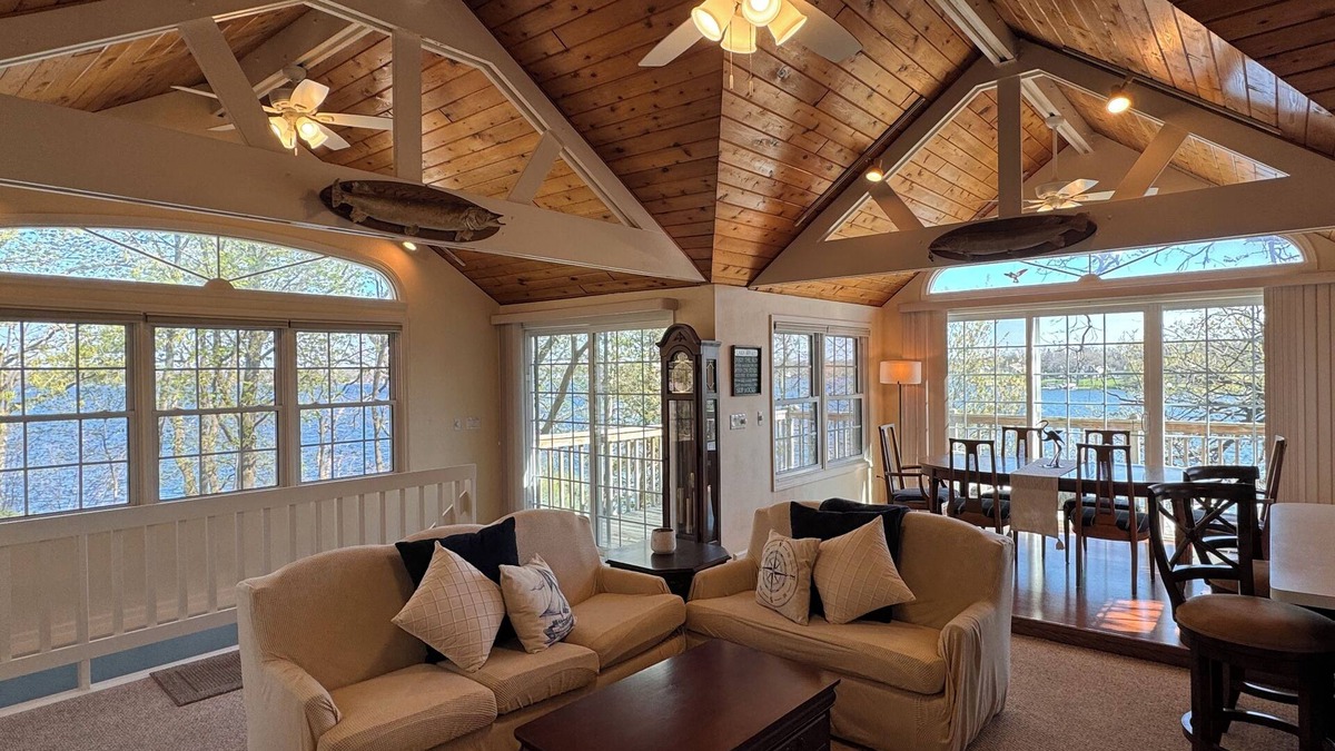 Delavan Lake House | Delavan Lakefront! The Avalon on Delavan