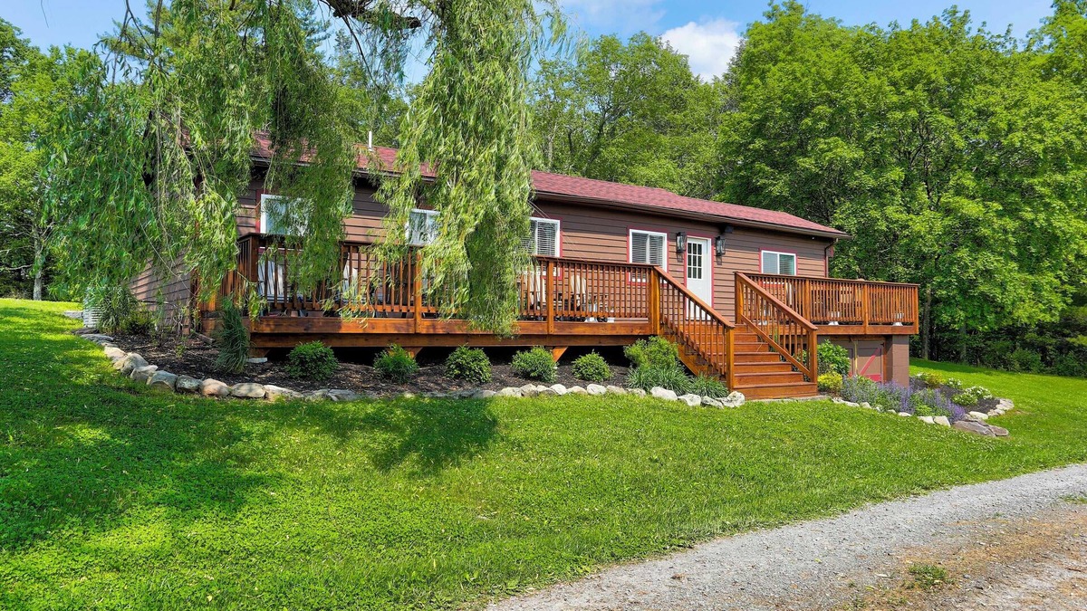 Damascus Cabin | Delaware River Access: Peaceful Farm Retreat!