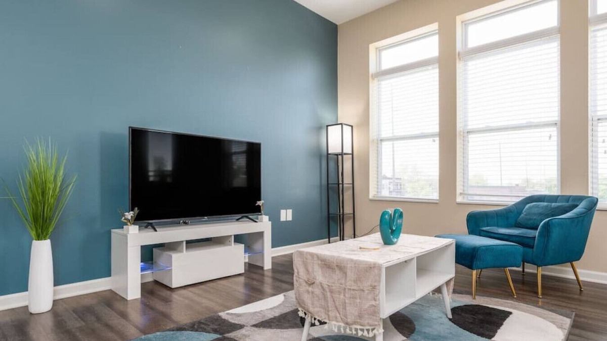 Fall Creek Place Apartment | Delaware · Stylish 1BR on Downtown Indy