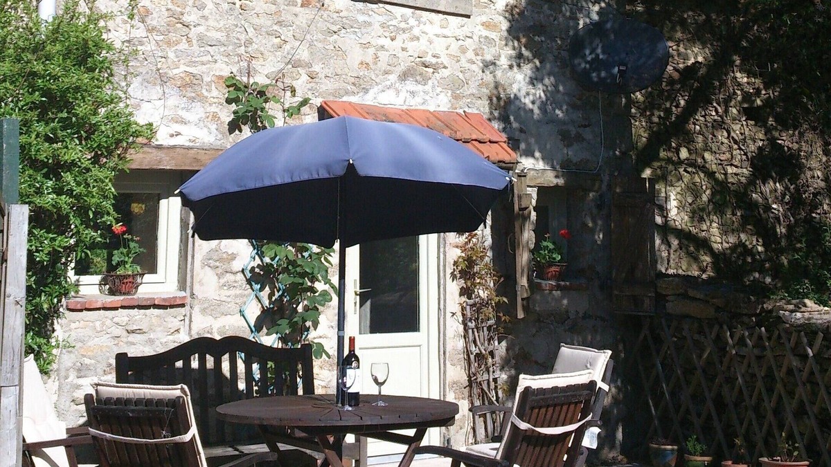 Saint-Agnant-de-Versillat Cottage | Delightful character cottage in tranquil countryside near medieval town
