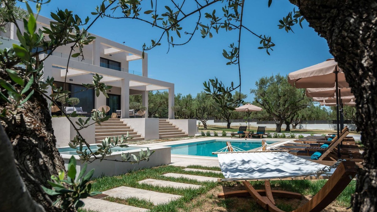 Pantokratoras Villa | Delight Luxury 5 bedroom Villa with private pool