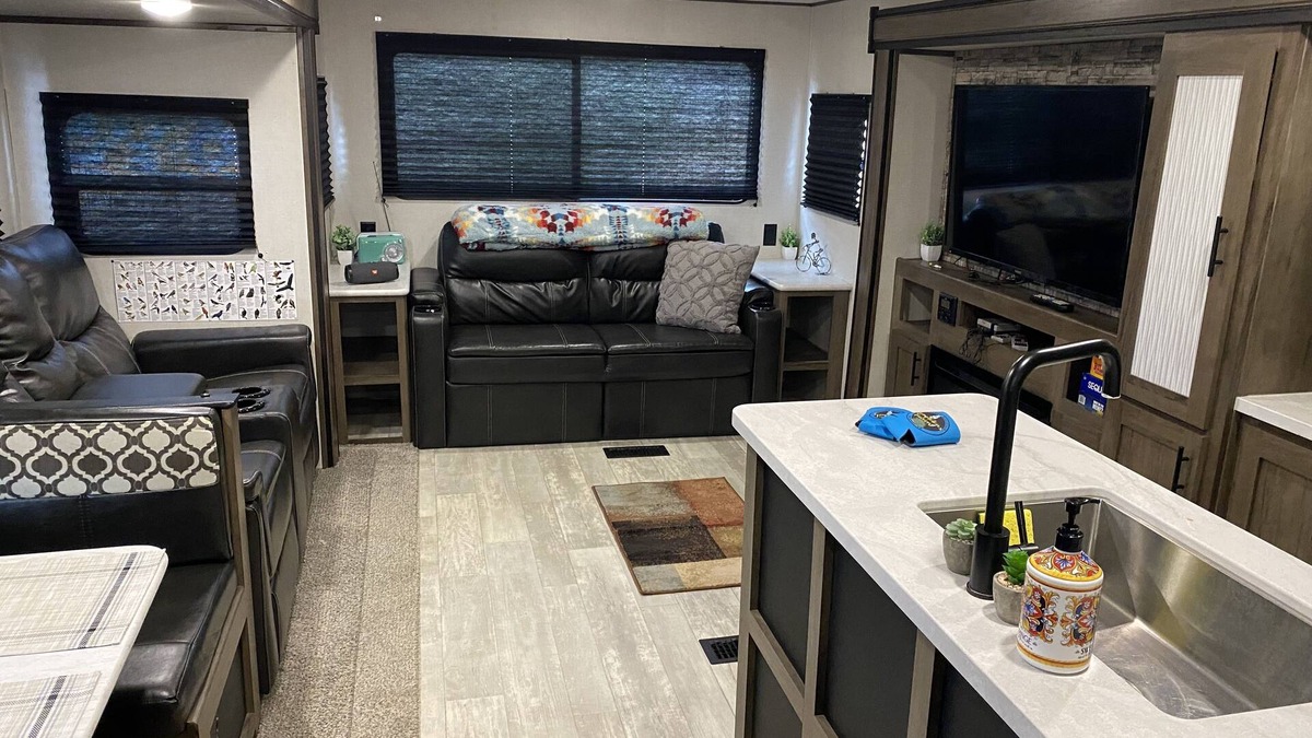 Burnet House | Delightful 1 Bedroom RV on Spider Mountain