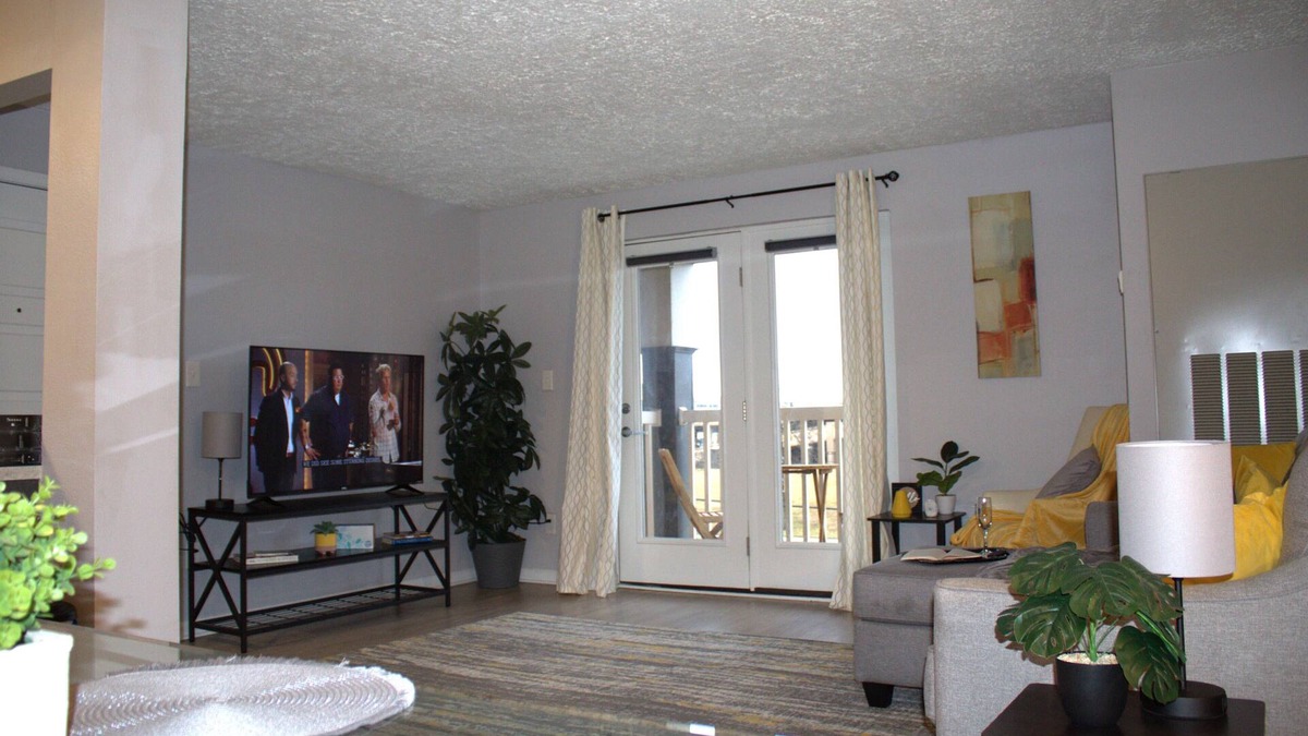 Kettering Apartment | Delightful 1 bedroom, walk out balcony. Near four major hospitals & WPAFB