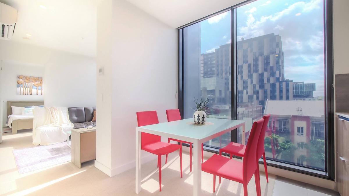 Carlton South Apartment | Delightful 1BR on Bouverie St close to Mel uni