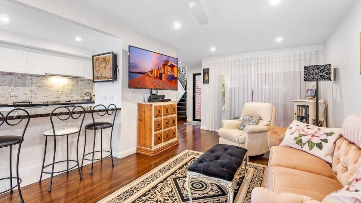 Frankston House | Delightful 2-Bed Townhouse Close to the Beach
