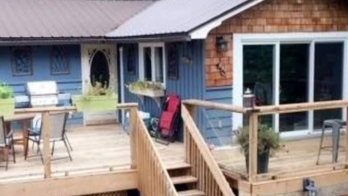 Selwyn Cottage | DELIGHTFUL 2 bedroom lake cottage on Stoney lake Booking for Fall colour's