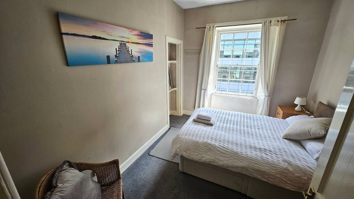 Tollcross Apartment | Delightful 2BR Home, Walk to Edinburgh Castle