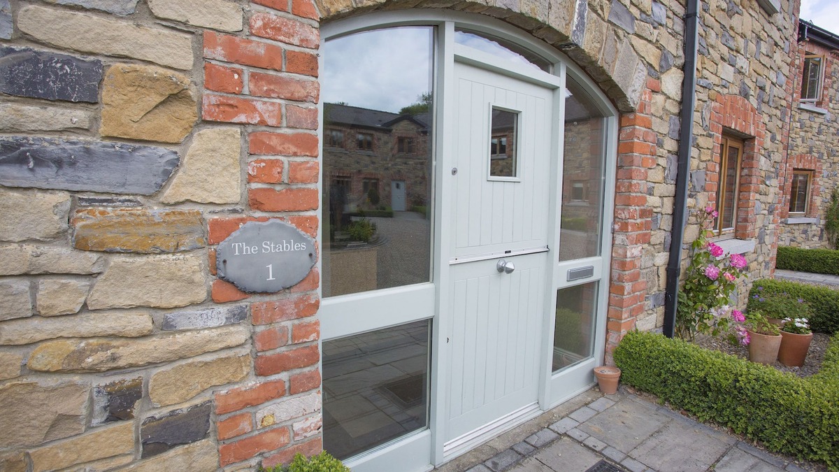Lismullin Cottage | Delightful 3 bedroom cottage in a beautifully landscaped and private courtyard
