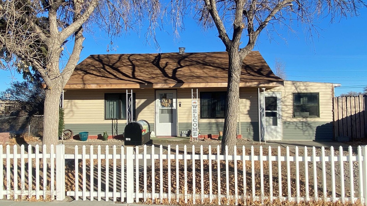 Powell House | Delightful 3-bedroom COZY ROOMY house in Beautiful Powell WYOMING with WiFi !