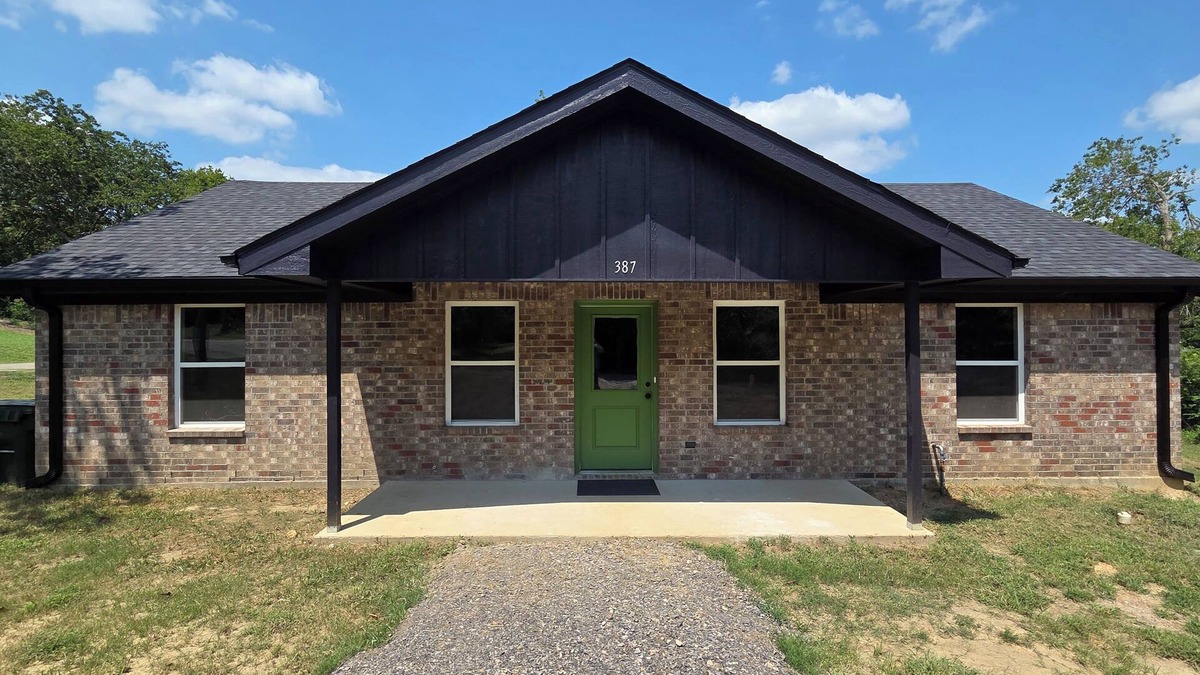 Atoka House | Delightful 3-bedroom house with AC in Atoka