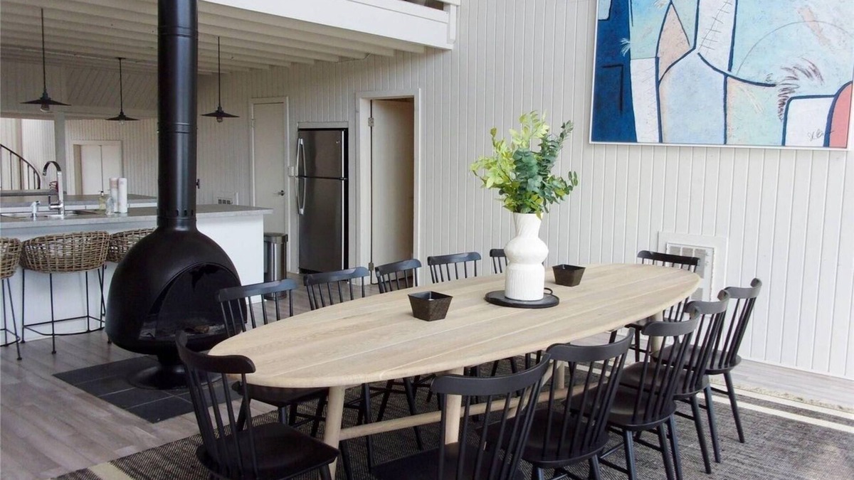 East Quogue House | Delightful 8-bedroom house with bedroom AC Directly on the Beach