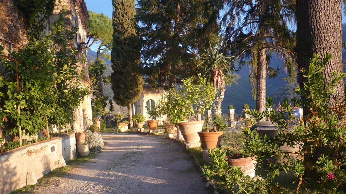 Roccantica Apartment | Delightful apartment in the greenery that tells the story of the Sabina