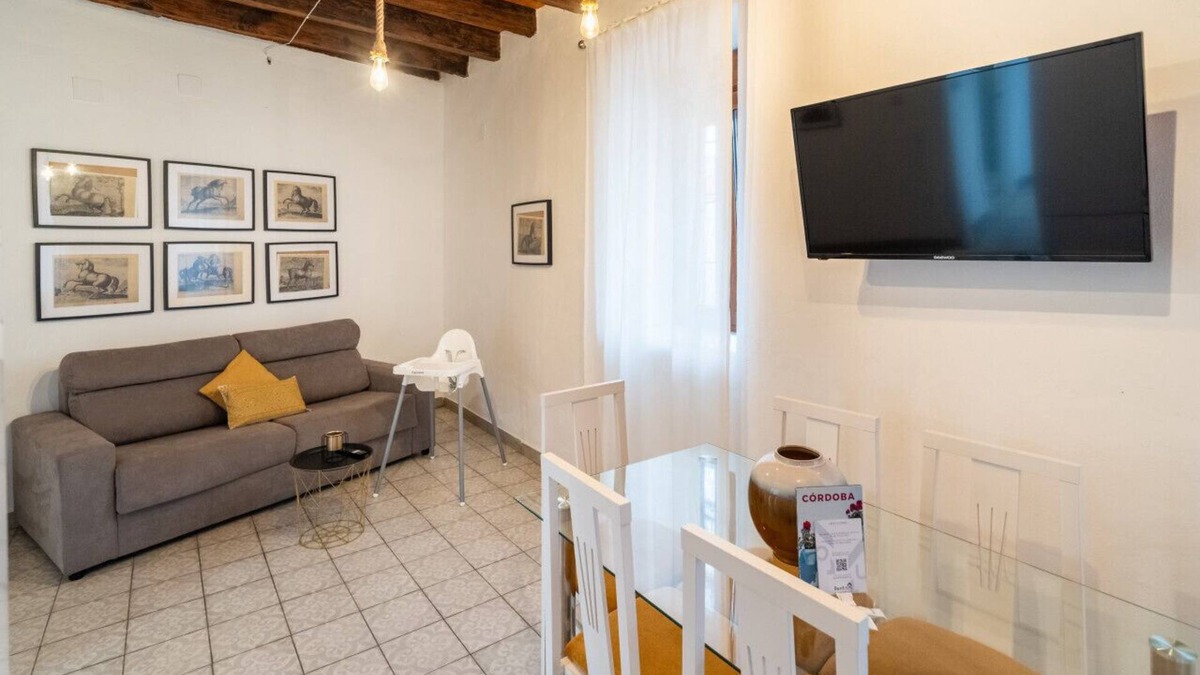 San Francisco-Ribera Apartment | Delightful Apartment Steps from Cordoba's Wonders