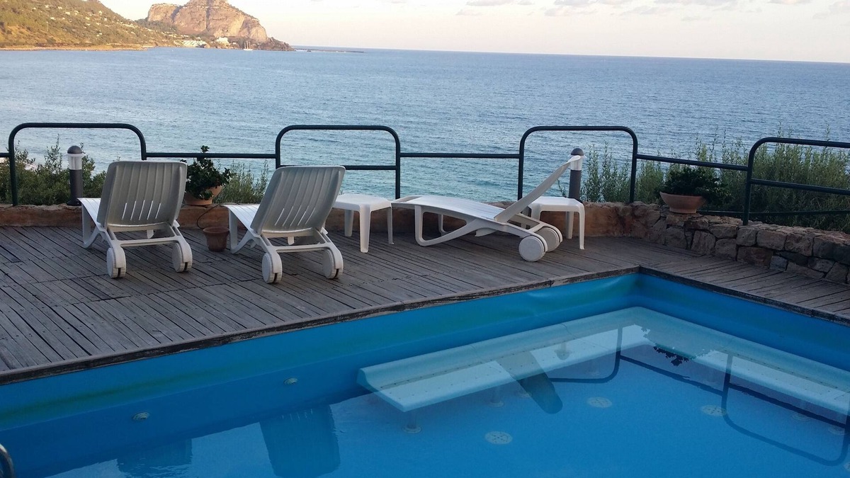 Sant'Ambrogio Apartment | Delightful apartment with direct access to the sea