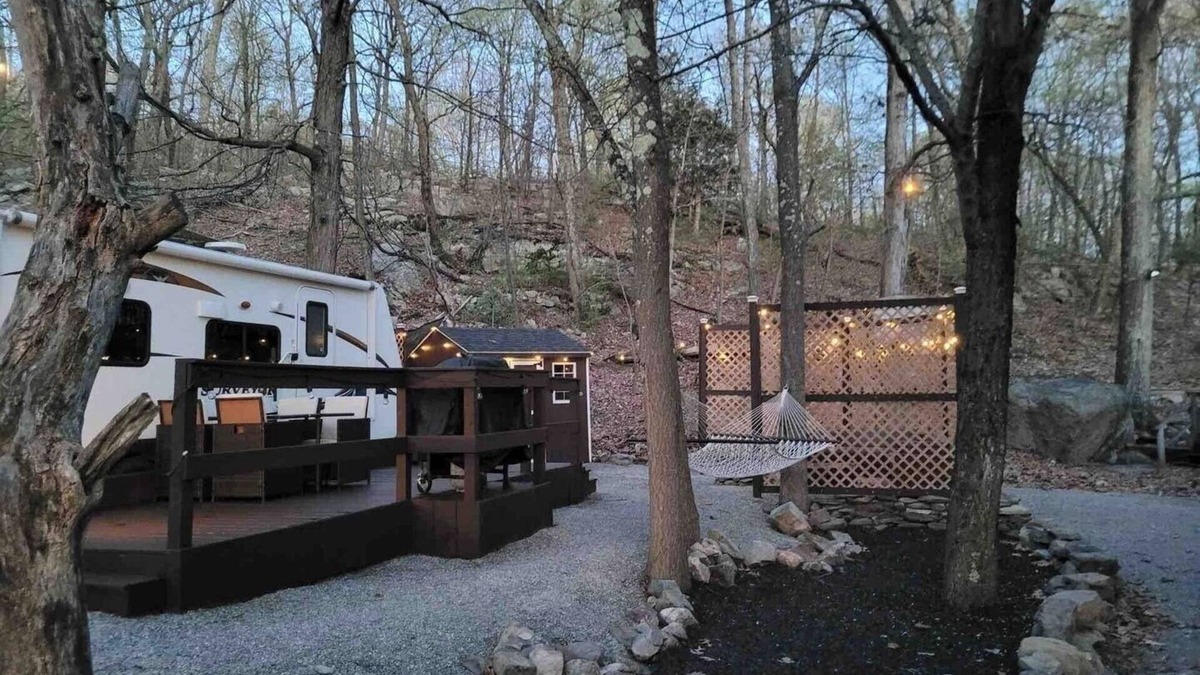 Wantage Apartment | Delightful Camper in Campground with Amenities