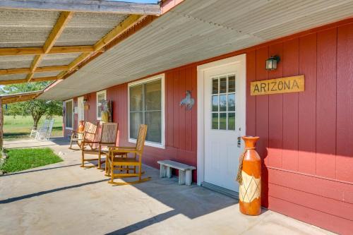 Carmine Apartment | Delightful Carmine Studio on Farm Near Round Top!