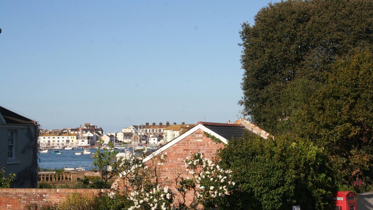Shaldon Cottage | Delightful Cottage on Shaldon Green, 50m to Beach, Nautical Decor | Sleeps 4-6