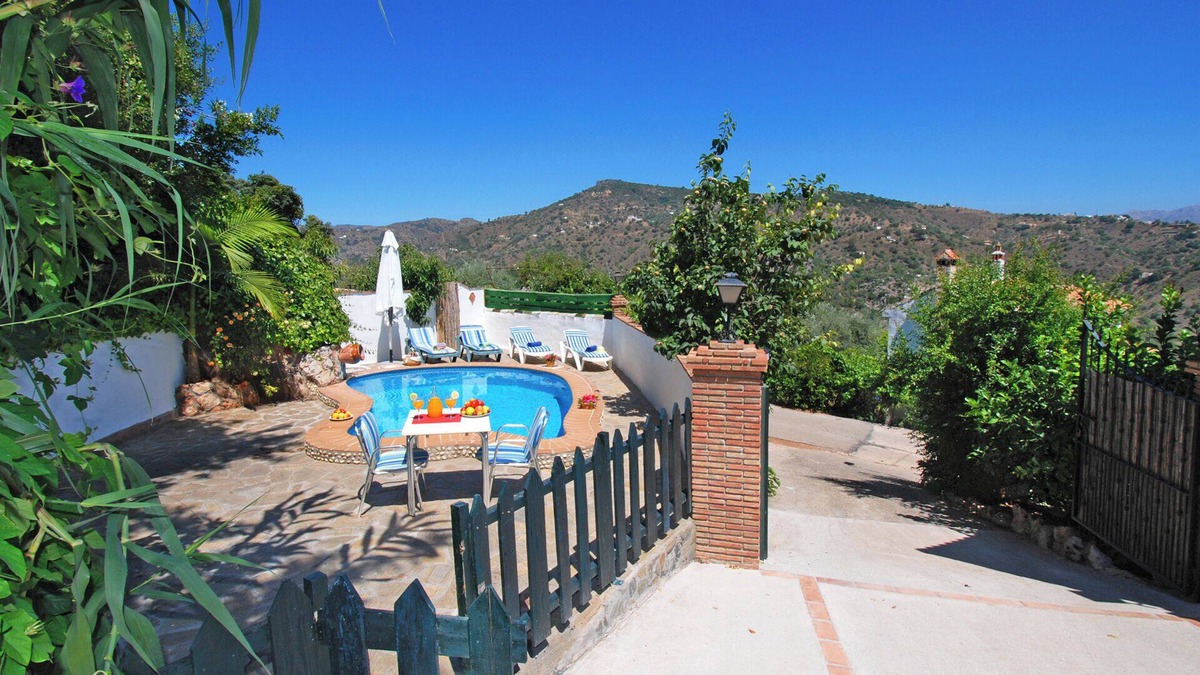 Comares Villa | Delightful country house-pool-outdoor kitchen-WIFI-AIRCON-privacy-pets-BBQ-views