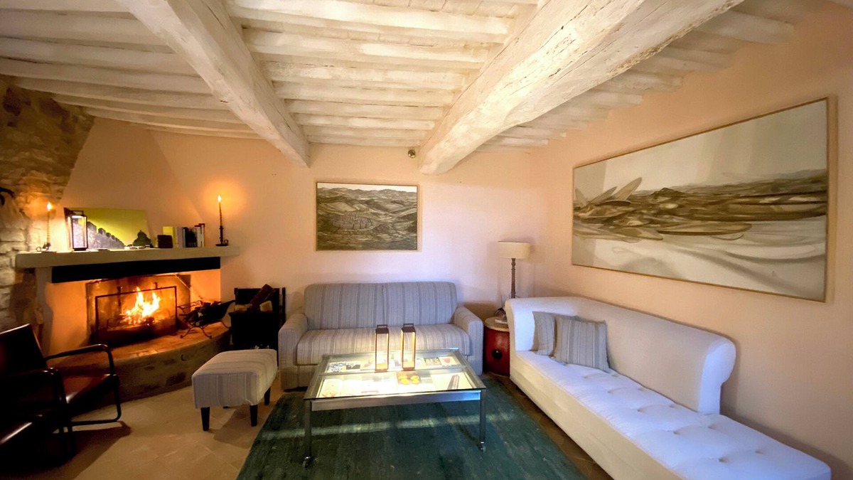 Acqua Loreto Apartment | Delightful country flat in period hamlet with swimming pool