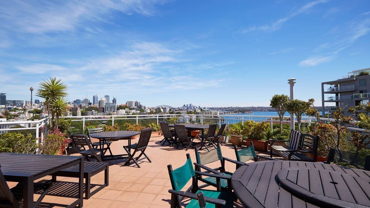 Darling Point Apartment | Delightful Darling Point Studio w Stunning Rooftop