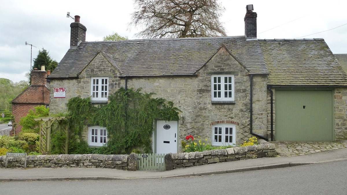 Fenny Bentley Cottage | Delightful, detached, stone cottage in Fenny Bentley, Peak District, Derbyshire