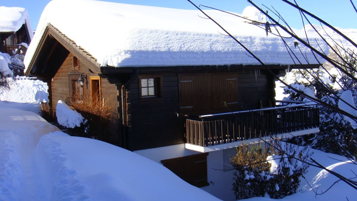 Nendaz Ski Chalet | Delightful detached chalet close to ski lift and centre of Haute Nendaz village.