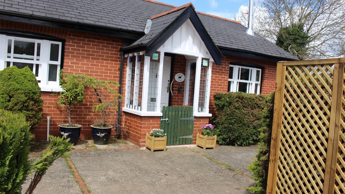 Longdown Cottage | Delightful Detached Cottage close to Exeter, Dartmoor and the coast.
