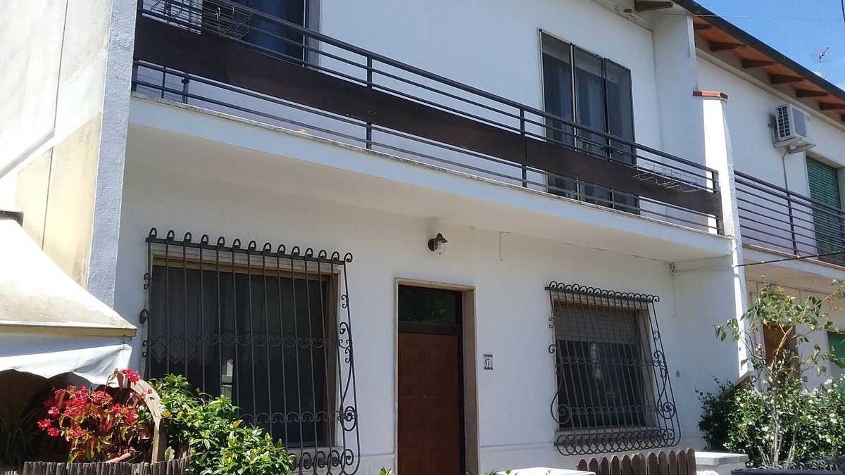 Ex Campo d'Aviazione House | Delightful duplex villa near the sea