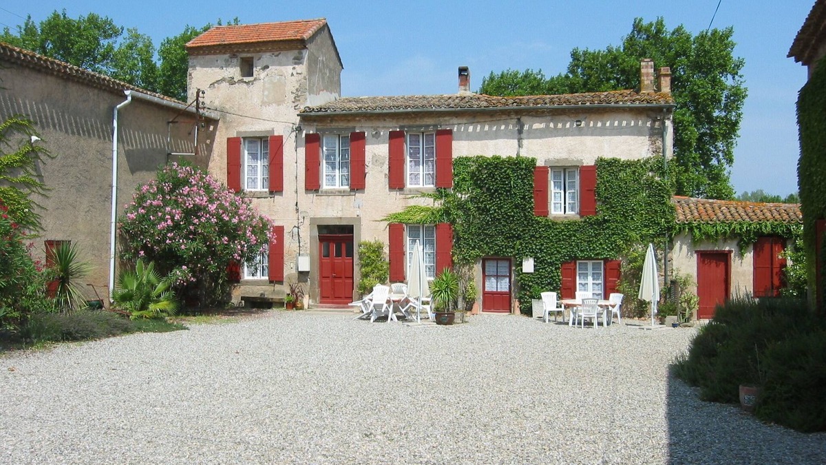 Douzens Apartment | Delightful gite with pool in ancient wine domaine