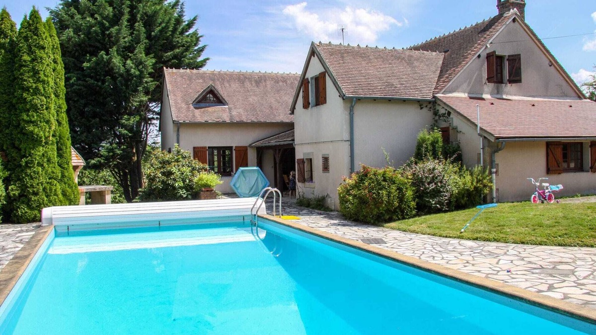 Cerilly House | Delightful holiday home with a large private swimming pool, perfect for families