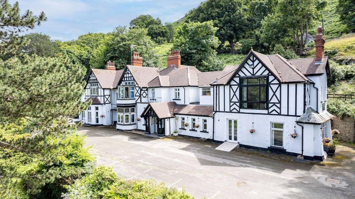Dwygyfylchi House | Delightful holiday home with sea views and Hot Tub