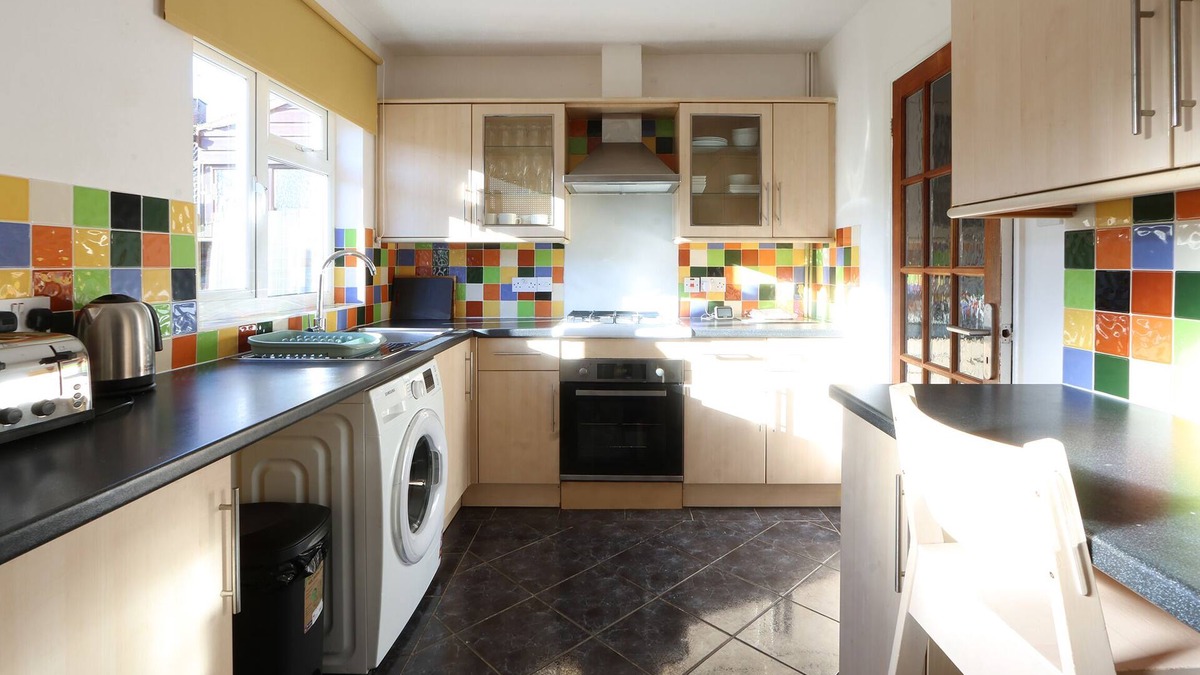 Ipswich House | Delightful Ipswich 4-bed Catering Parking WiFi Garden