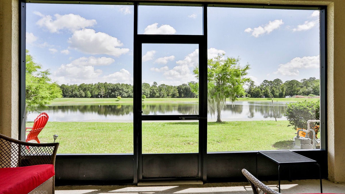 Trafalgar Village House | Delightful lakefront townhome with pool, volleyball, fast WiFi & AC