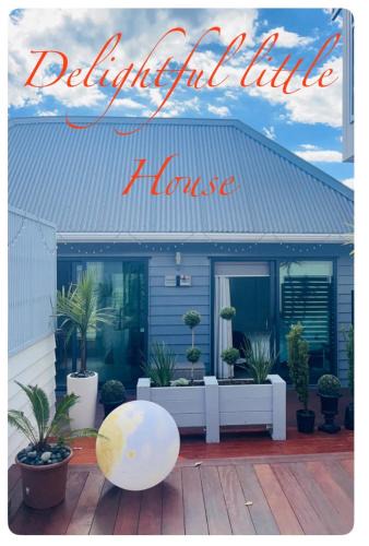St. Heliers House | Delightful little house & Chateau Charme Suite