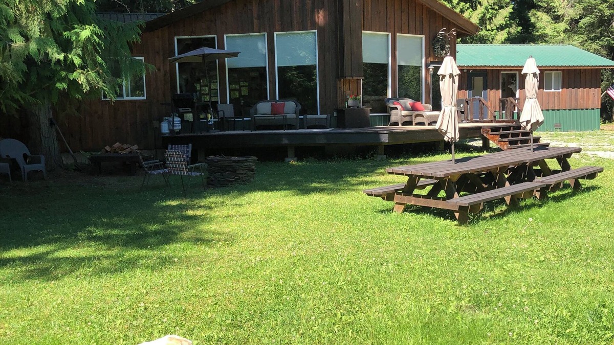 Noxon Cabin | Delightful lodge with WiFi in the heart of Bull River- 5 bedrooms available,