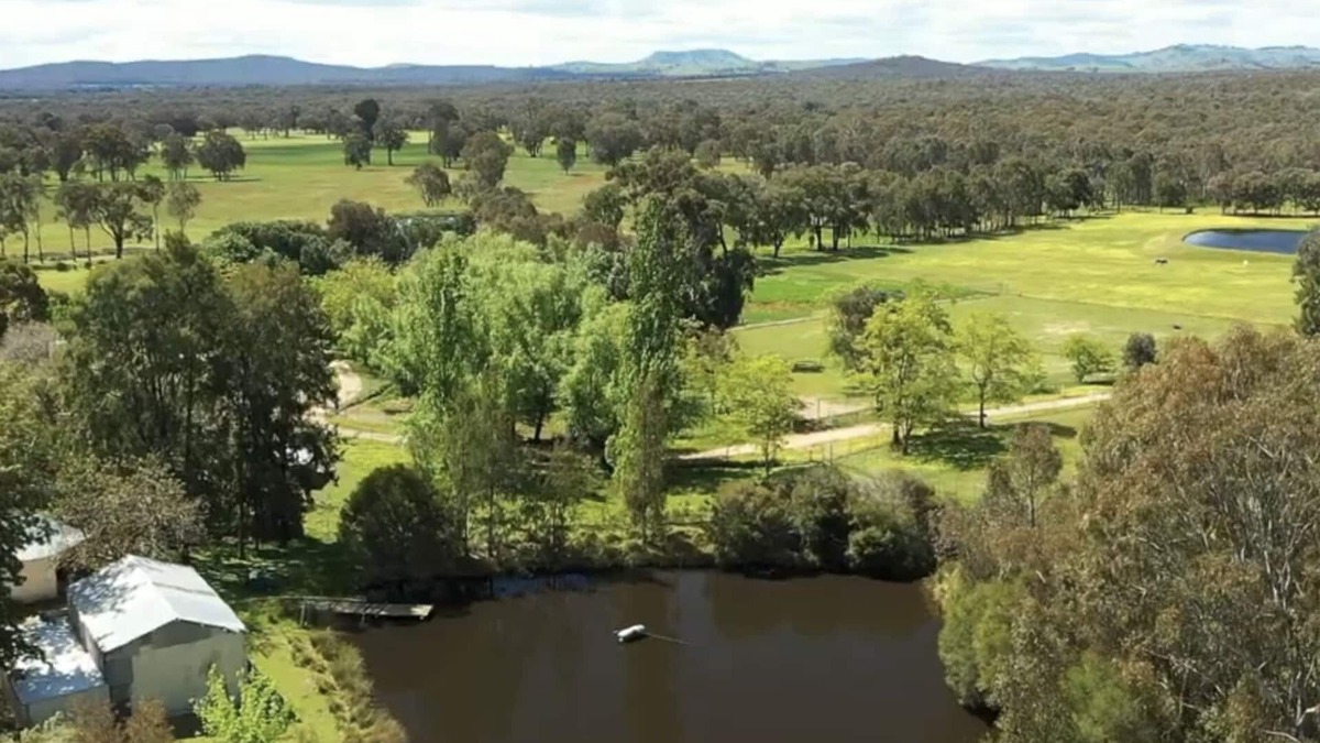 Chiltern Cabin | Delightful Miners Cabin located within Willuna Sanctuary