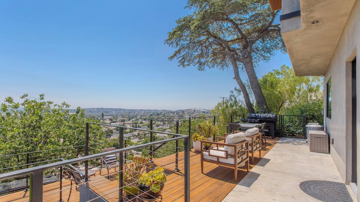 Los Angeles House | Delightful One bedroom house with Hillside view in vibrant Los Angeles
