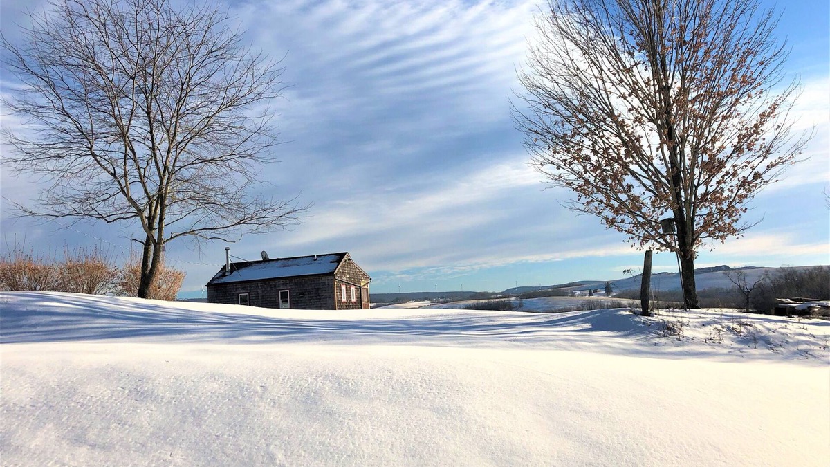 Listie Cabin | Delightful One Bedroom Cabin on Scenic Historic Farm