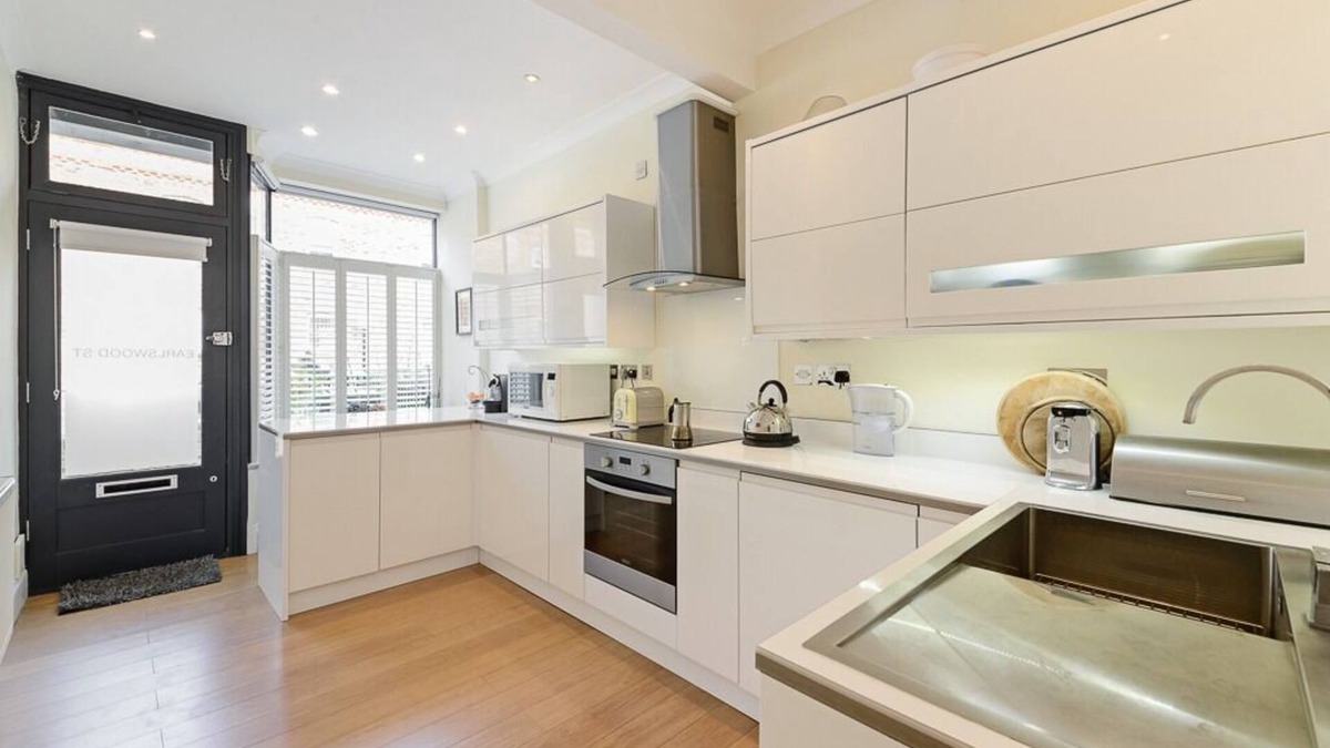 Greenwich House | Delightful period warehouse conversion.