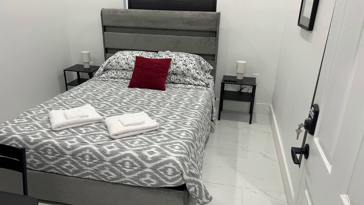 West Little Havana House | Delightful Private Room, Near the Airport - Free Parking