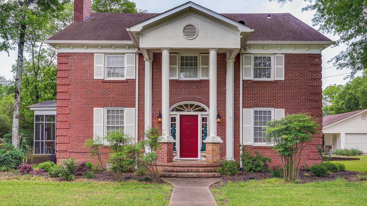 Delight House | Delightful Retreat w/Fireplace + Large Yard!