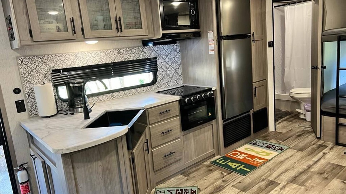 Southeast Orlando House | Delightful RV brand new 2022! 9 minutes from Orlando airport.