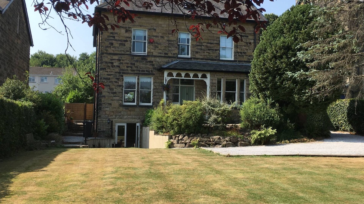 Ilkley Apartment | Delightful, Self-Contained Apartment with easy stroll into Ilkley town centre